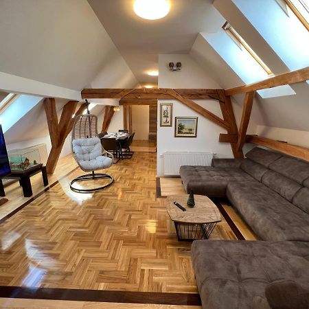 La Luna Rustic Deluxe Apartment With Free Jacuzzi, Bikes & Covered Parking Nasice Eksteriør billede