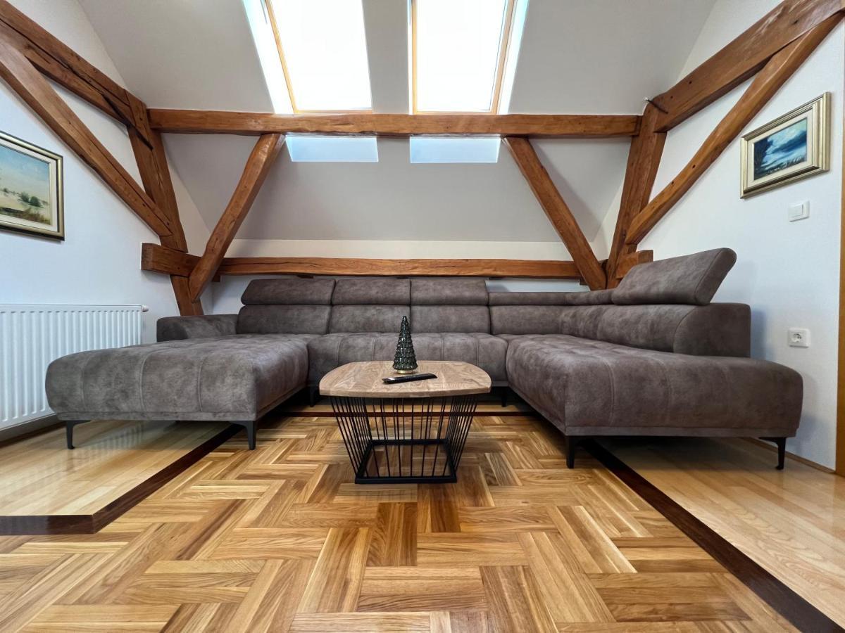 La Luna Rustic Deluxe Apartment With Free Jacuzzi, Bikes & Covered Parking Nasice Eksteriør billede