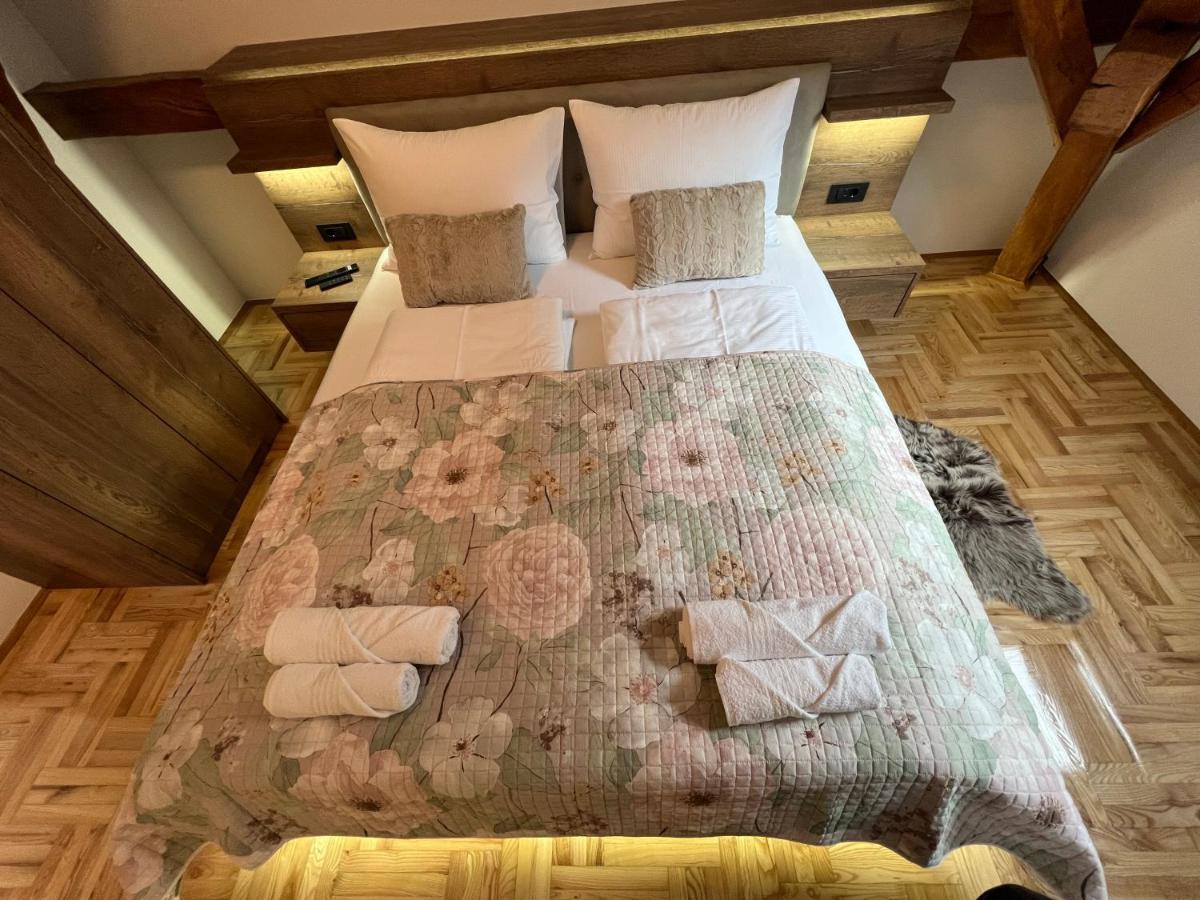 La Luna Rustic Deluxe Apartment With Free Jacuzzi, Bikes & Covered Parking Nasice Eksteriør billede