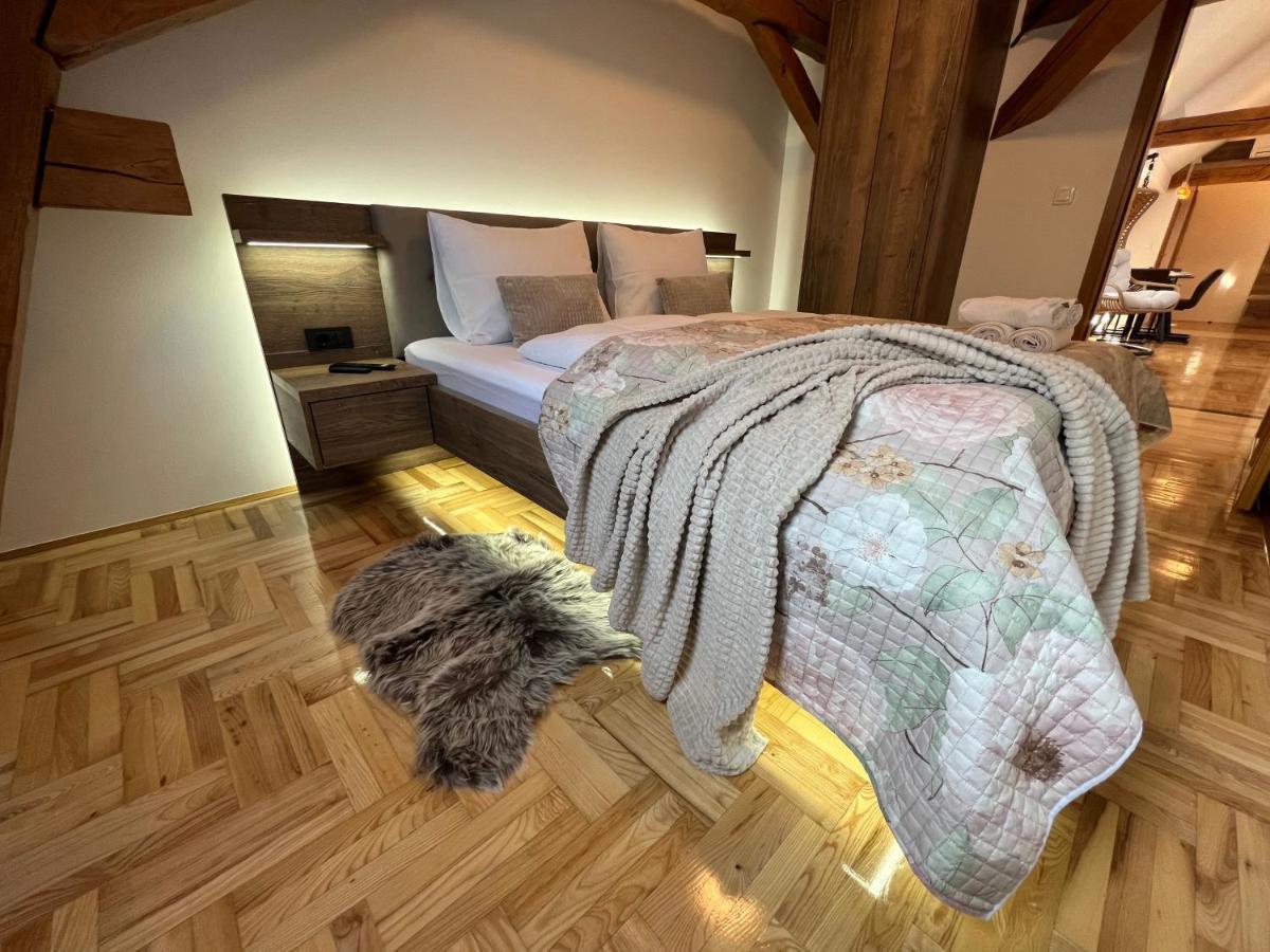 La Luna Rustic Deluxe Apartment With Free Jacuzzi, Bikes & Covered Parking Nasice Eksteriør billede