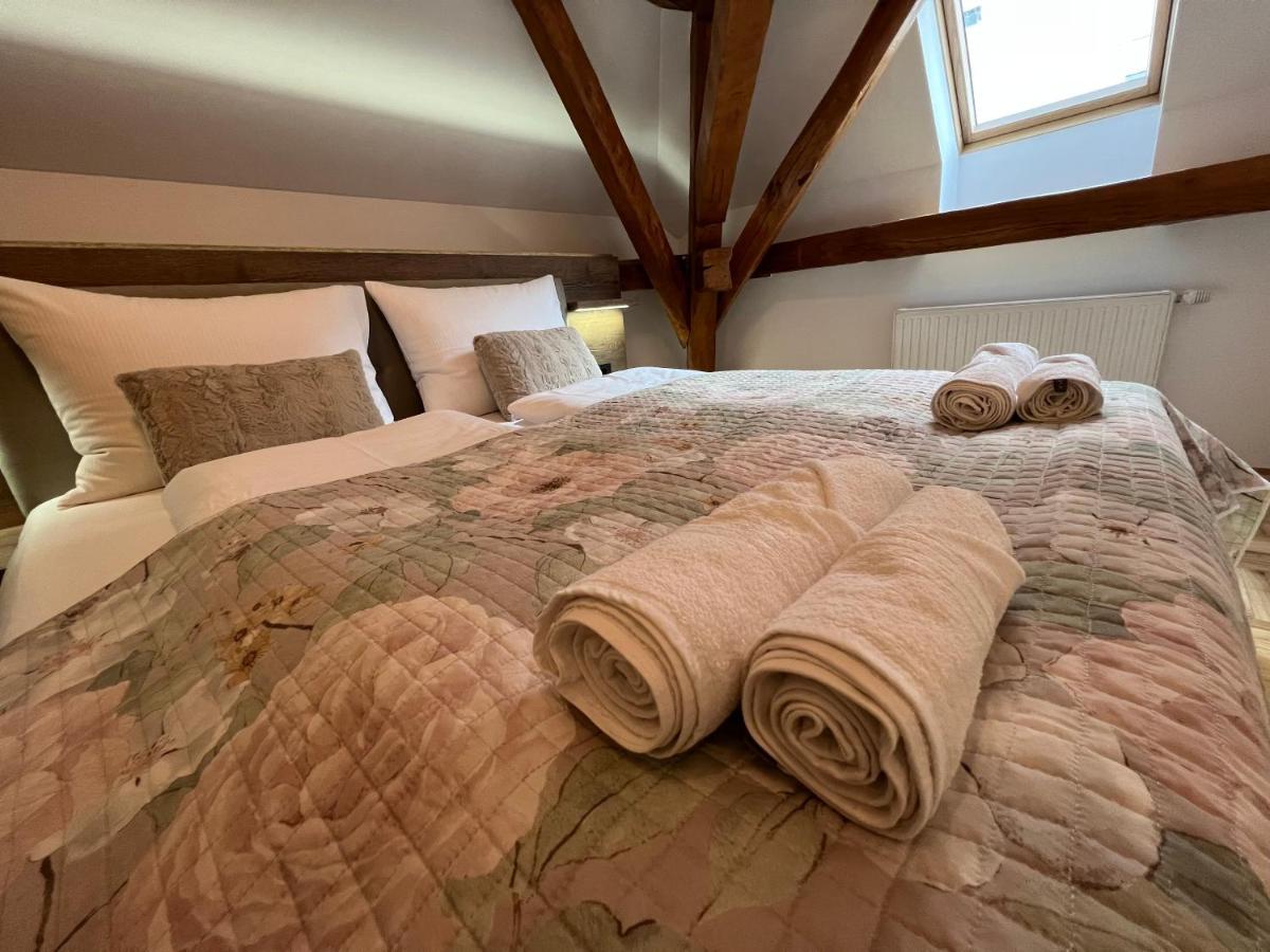 La Luna Rustic Deluxe Apartment With Free Jacuzzi, Bikes & Covered Parking Nasice Eksteriør billede