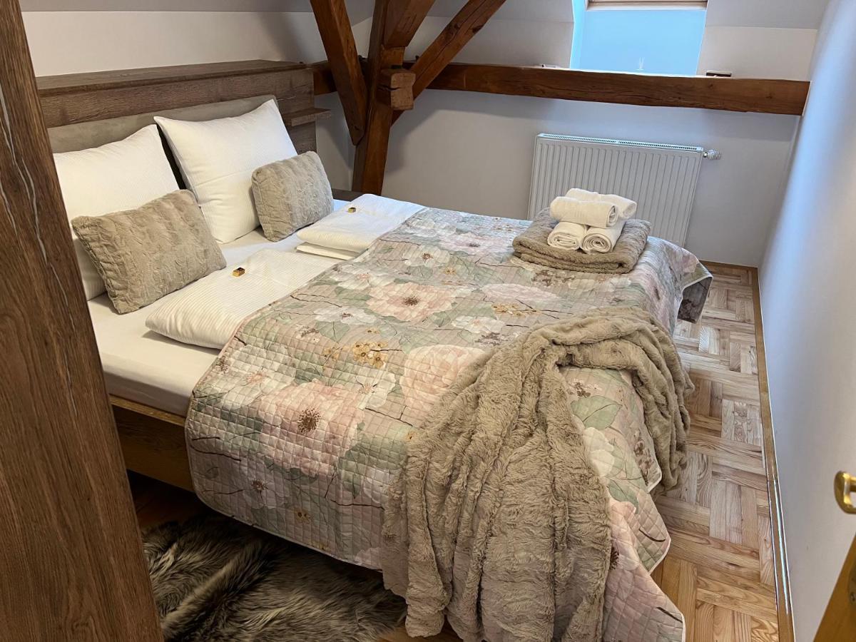 La Luna Rustic Deluxe Apartment With Free Jacuzzi, Bikes & Covered Parking Nasice Eksteriør billede